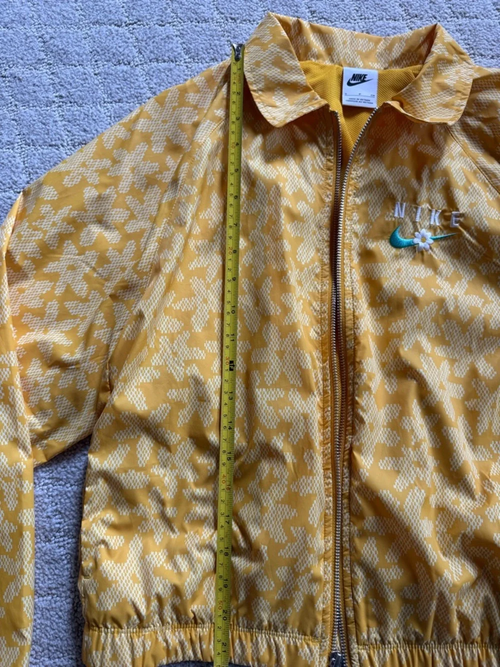 Nike small chest zip